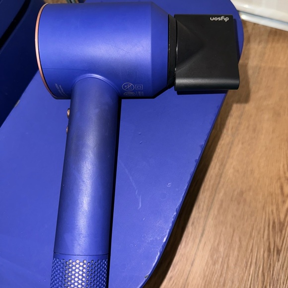Dyson Blow Dryer - Special Edition Vinca Blue - Picture 3 of 3
